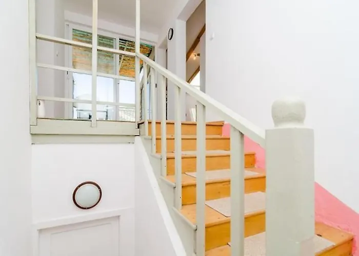 House Lopin 公寓 *